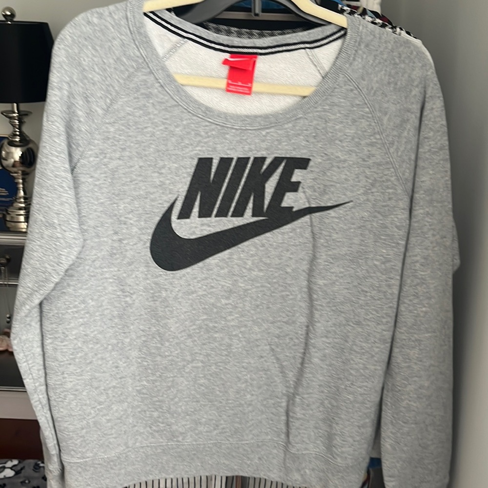 Nike sweat shirt